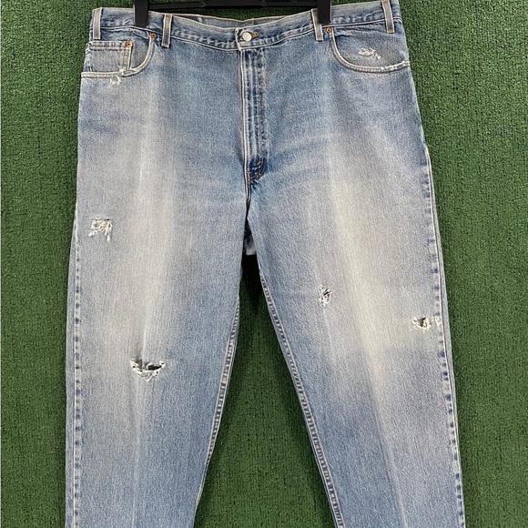 VTG 90’s Levi’s 560 Loose Fit Tapered Leg Distressed Jeans Men’s 45x31 USA Made - Picture 1 of 9